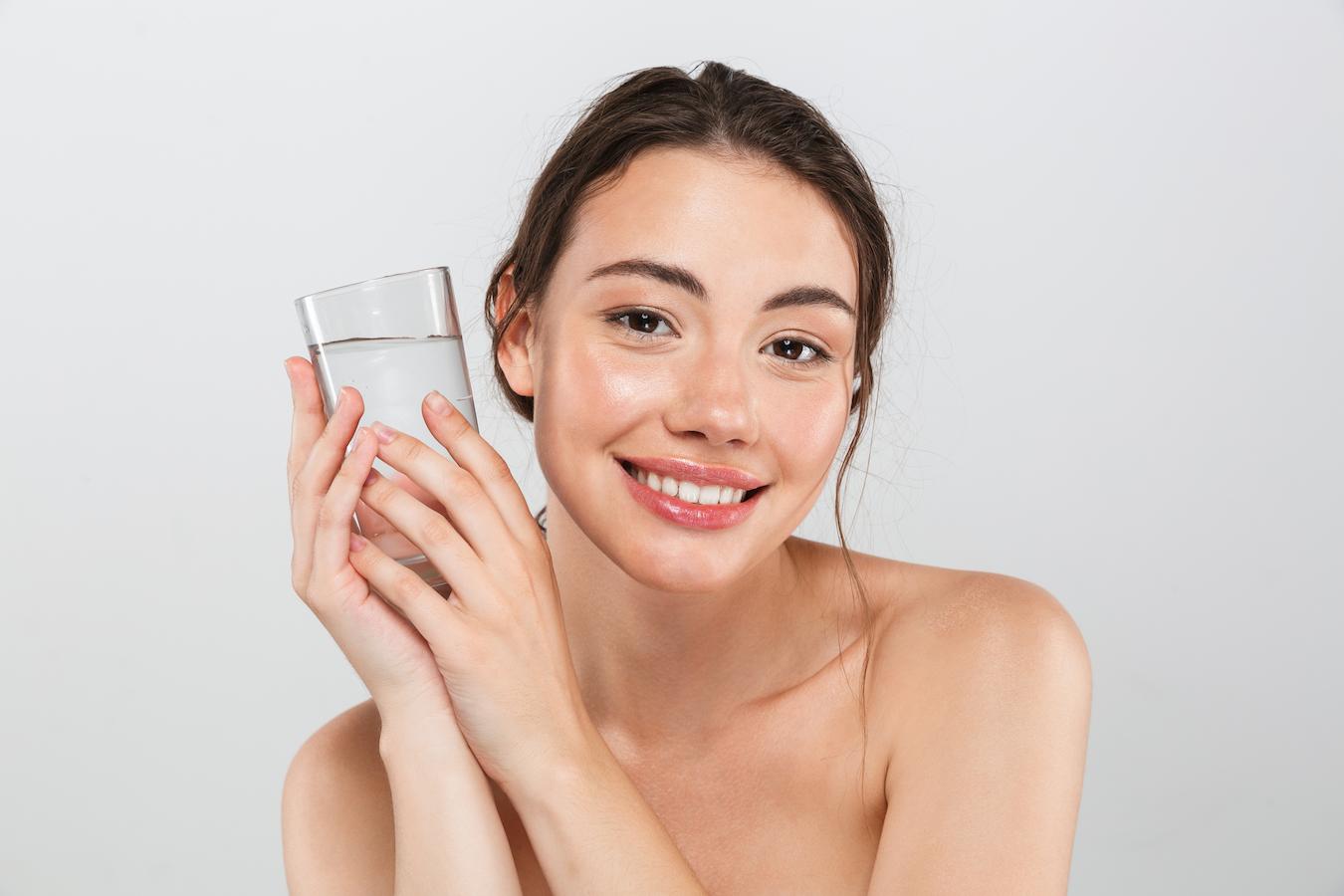 Choose skin care products that contain natural moisturizing factors like water and benefit your skin's health