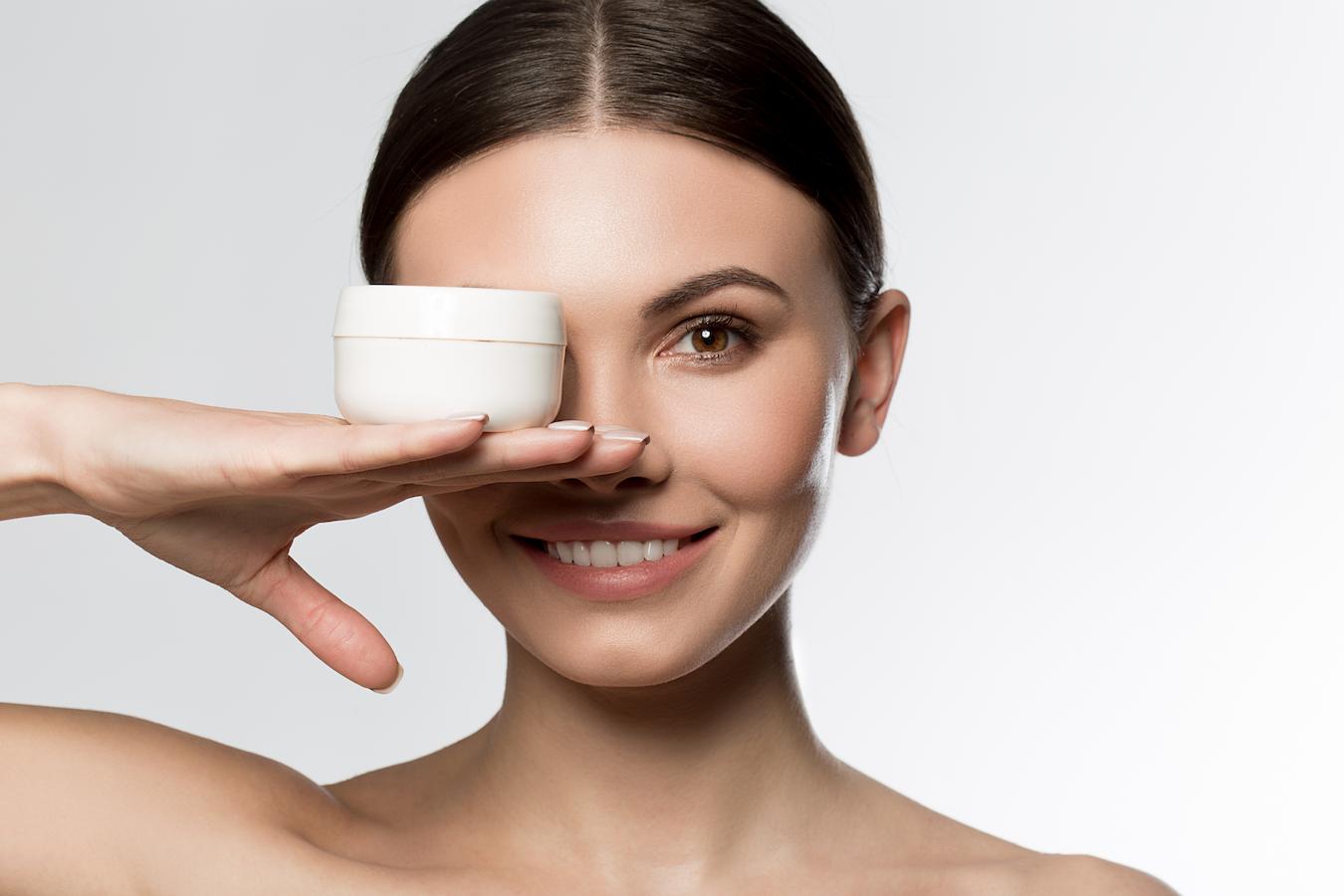 Using eye cream can reduce puffiness and promote hydration