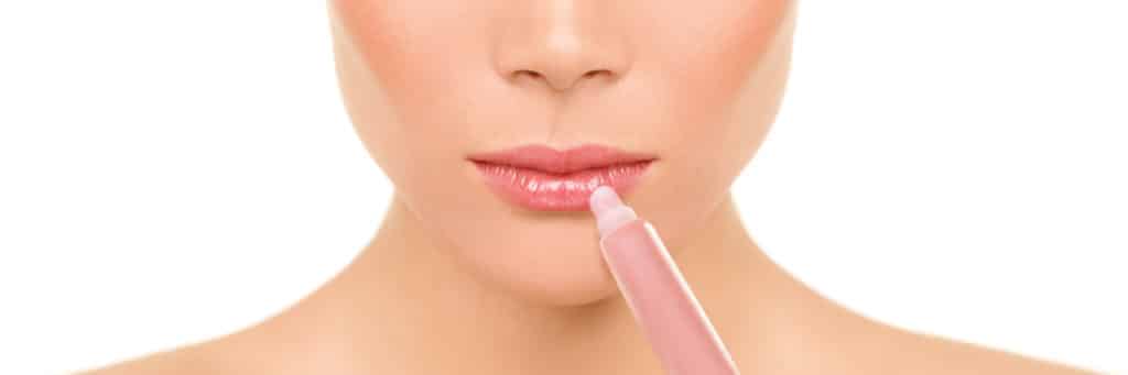 Perfetly moisturized lips with shiny lip balm