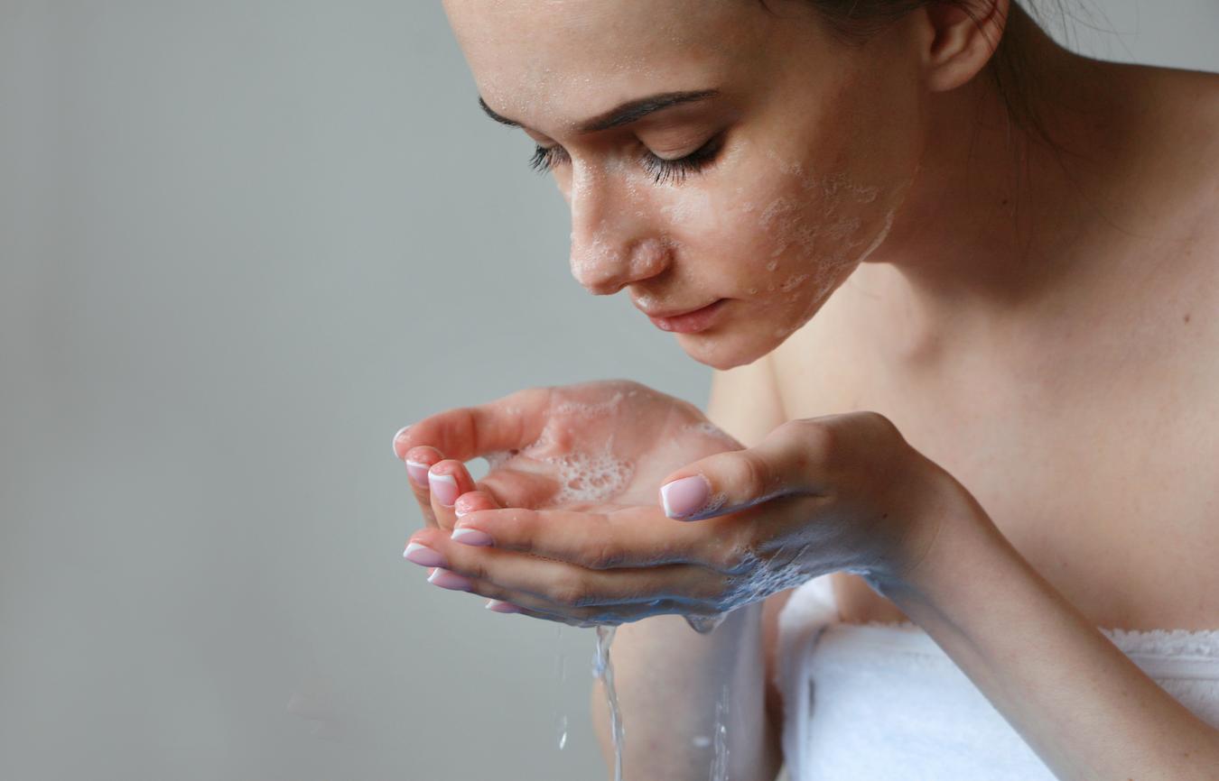 Use a cleanser and moisturizer in your skin care routine