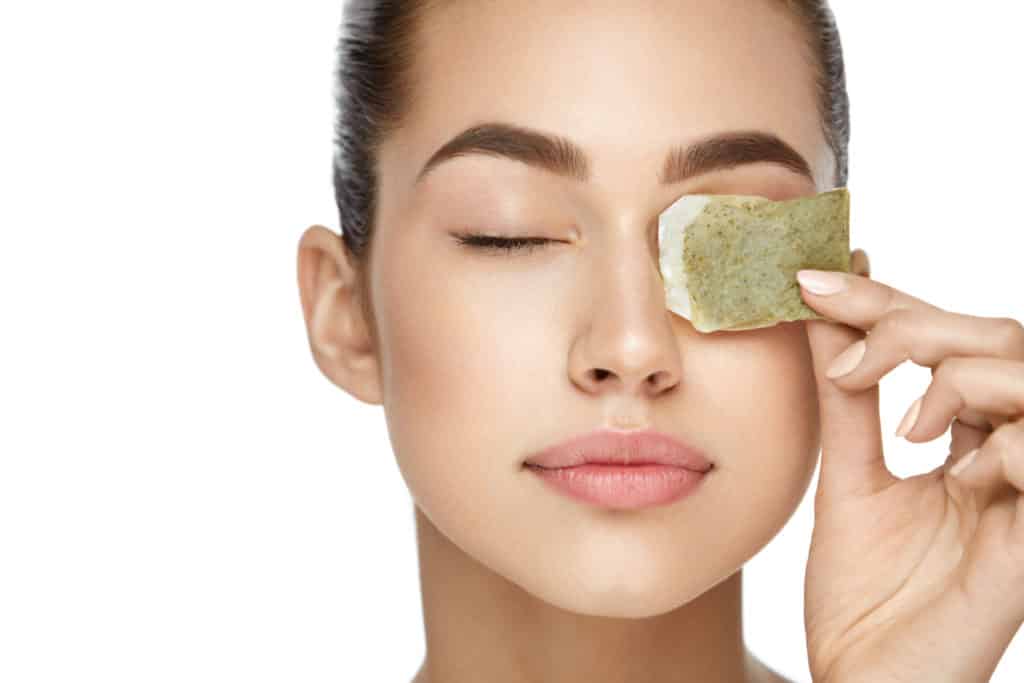 use teabags to reduce puffiness